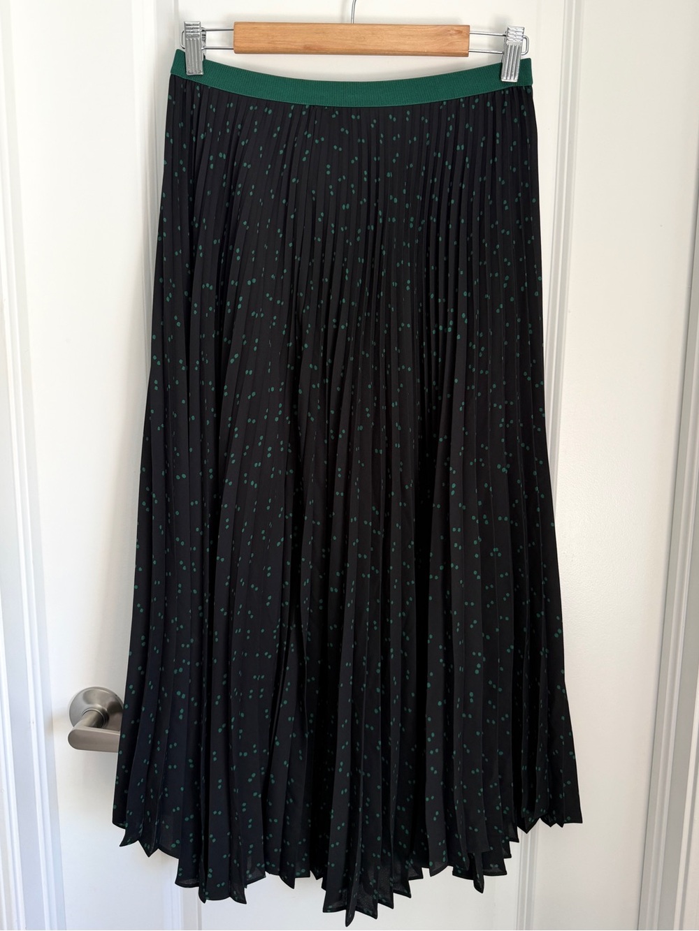 UNIQLO Black & Green Pleated Midi Skirt – Size M Womens